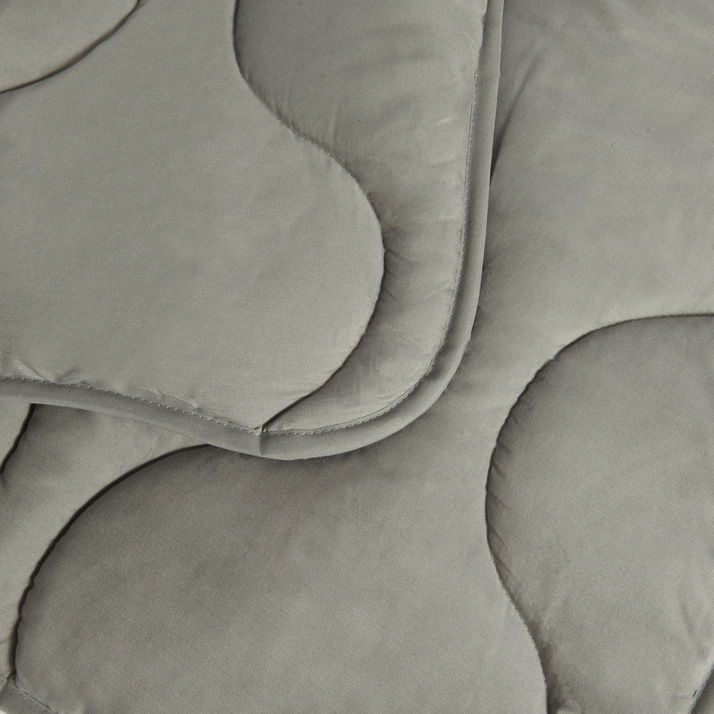 Couverture douillette matelassée en gris